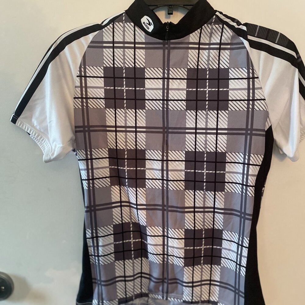 Sugio running/cycling 1/4 zip jersey size medium